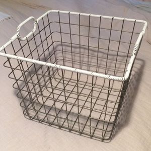 Wire basket bin